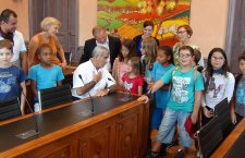 Les enfants de Bel Air lors de leur visite de l'Hôtel de Ville de Tarbes (Pyrénéesinfo Tarbes, Eric BENTAHAR).